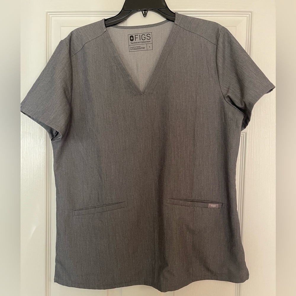 Casma Three-Pocket Scrub Top
